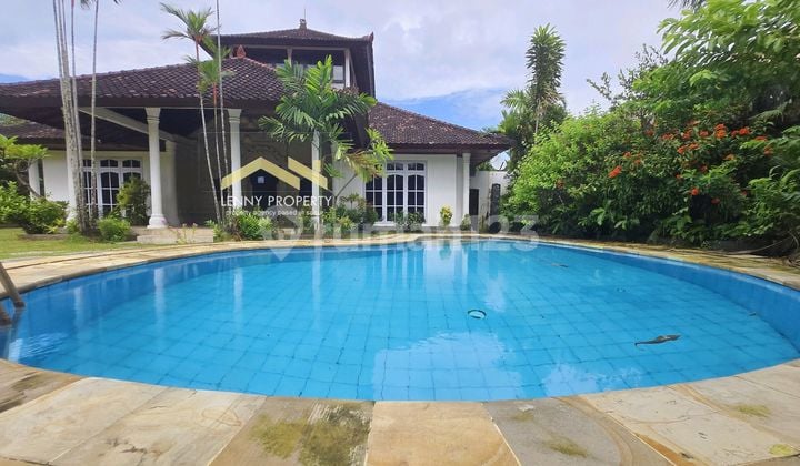 Spacious Traditional Balinese Three Bedrooms Villa Westside Sanur