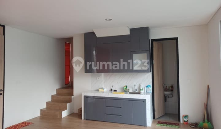 Fdia. Rumah Disewakan di Cluster Waterfront Lippo Cikarang