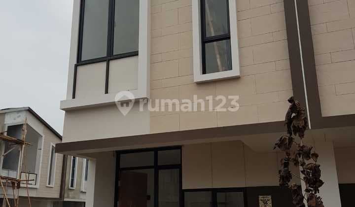 Fcaf. Disewakan Rumah di Wimbledon Jababeka Cikarang