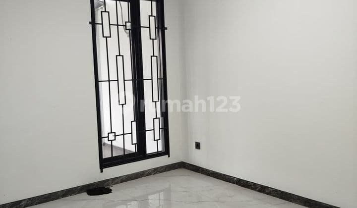 Fehc. Rumah Disewakan di Taman Baverly Lippo Cikarang