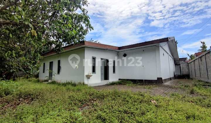 Pabrik Gudang Luas di Jalan Wates