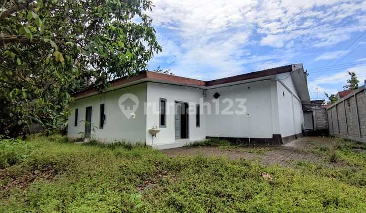 Pabrik Gudang Luas di Jalan Wates