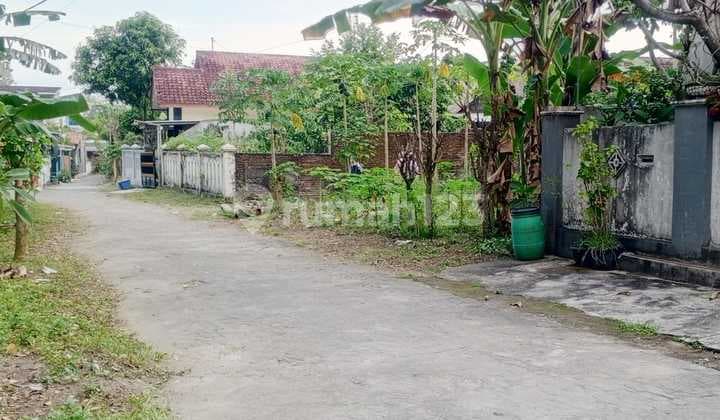 Tanah SHM Luas 242 Meter Persegi Lokasi Purwomartani Kalasan
