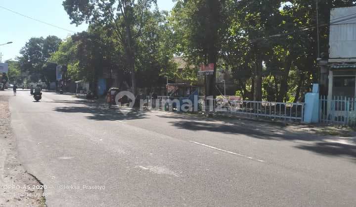 Land on Jl. Dr. Wahidin Sudirohusodo, Laweyan, Solo, Central Java.