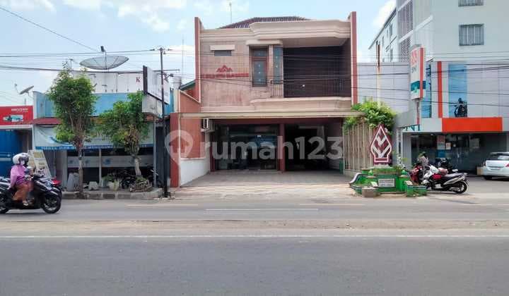 2-Story Shop House Suitable for Office in Business Area Jl Hos Cokroaminoto