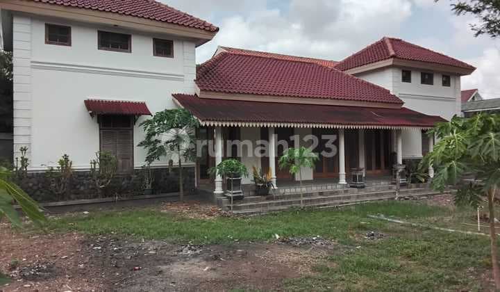 Classic 2-Story House Central Location Near Lempuyangan Station