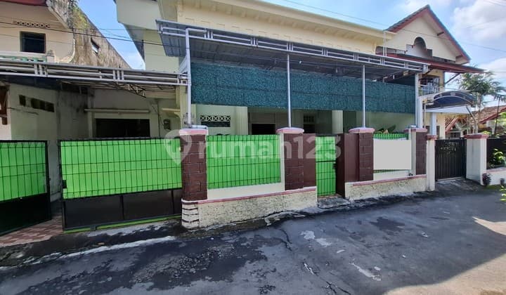 Rumah Tinggal 3 Lantai Lokasi Strategis dekat Kawasan Bisnis Jalan Magelang