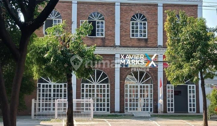 Ruang Usaha Konsep Eropa Klasik Potensional di Sawojajar Malang