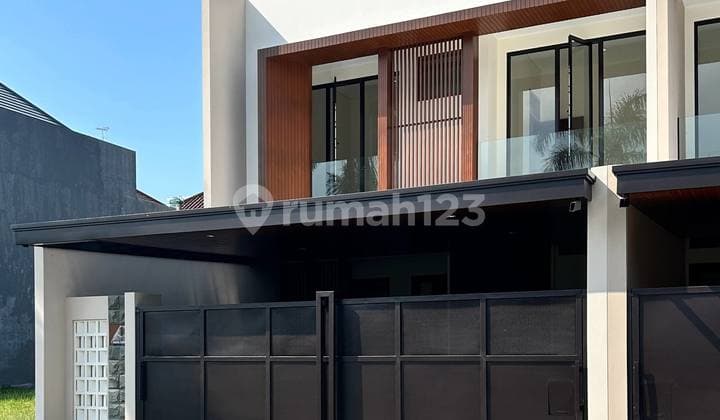 Dijual Rumah Modern Limited Unit di Boulevard Golf Araya Malang