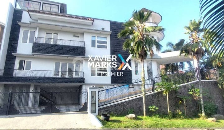 Sultan's Luxury House with Private Pool in the Exclusive Tidar Malang Area