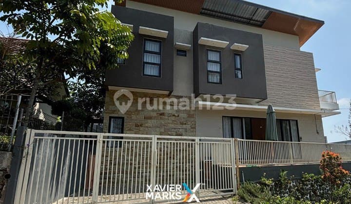 For Sale Luxurious Grand Villa with Private Pool in Panderman Hill Batu