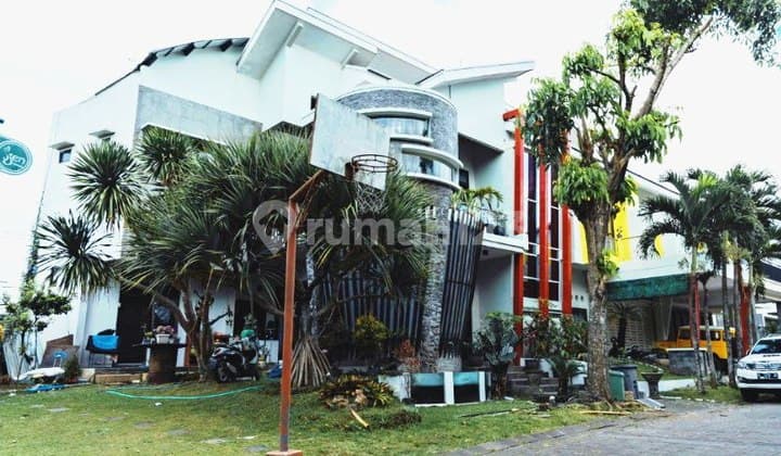 Rumah Premium Luxury di Kawasan Elit Ijen Nirwana Klojen Malang