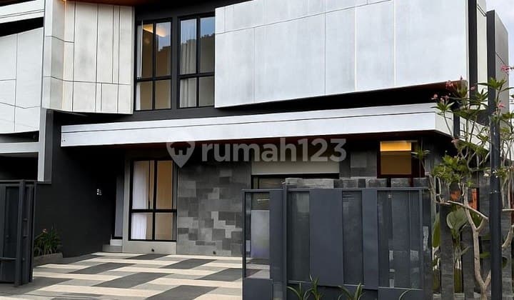 Fancy Tropical Vibes House for Rent in Manyar Indah, East Surabaya