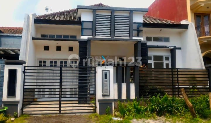Dijual Rumah Siap Huni Terawat Banyak Fasilitas Umum di Araya Malang