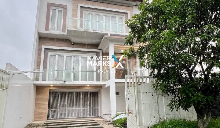 Rumah Mewah Harga Menarik di Greenwood Boulevard Araya Malang