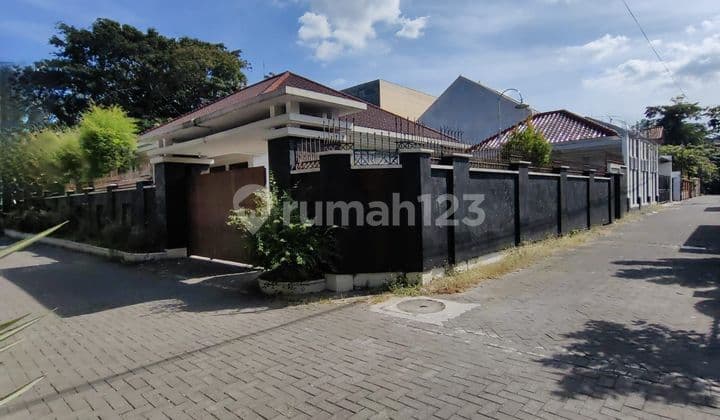 RUMAH' MEWAH DEKAT KAMPUS UGM DI JALAN KALIURANG KM 4