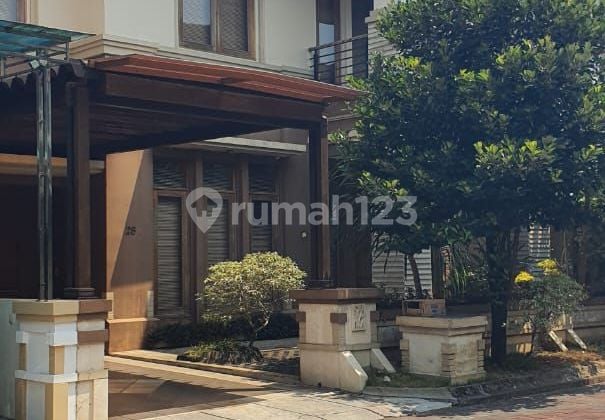 RUMAH MEWAH DAN MEGAH DEKAT KAMPUS UGM DI JALAN KALIURANG KM 6