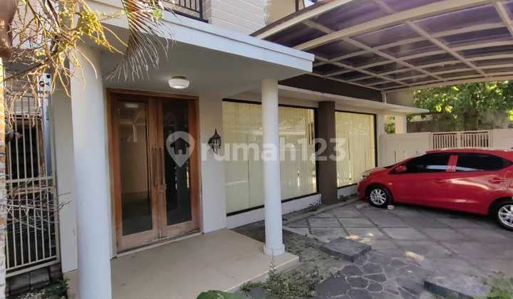 Rumah Mewah Lahan Luas Dan Asri Di Maguwo