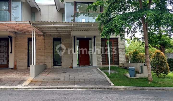 Rumah Mewah Dalam Perumahan di Jalan Wates