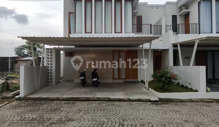 Rumah Cantik Proses Bangun Dekat Kampus Ugm dan Uii di Jalan Kaliurang..10
