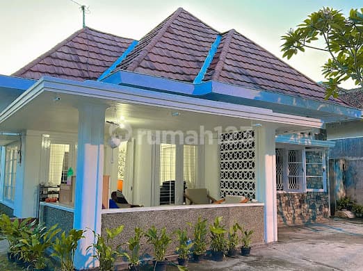 Colonial Concept House in the City Center Near Taman Siswa