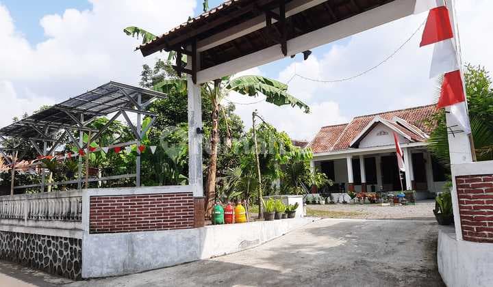 Super Cheap House with Spacious Land and Beautiful Environment in Bimomartani