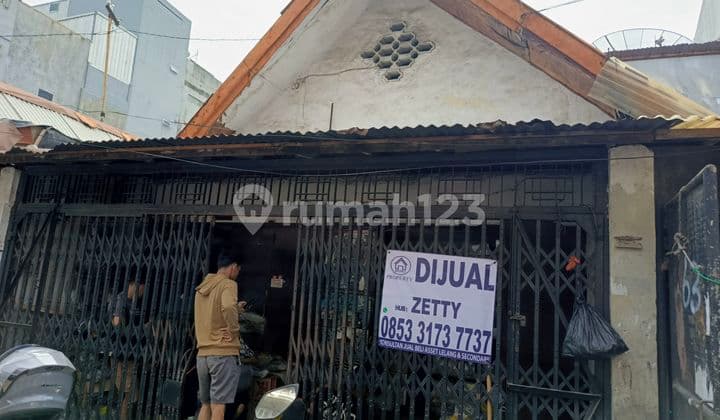 Dijual Rumah Tua Zona Komersial di Kebon Jeruk Taman Sari Jakarta Barat