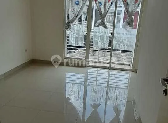 Rumah di Green Lake City 2 Lantai 4X15 Ada Ac Siap Huni