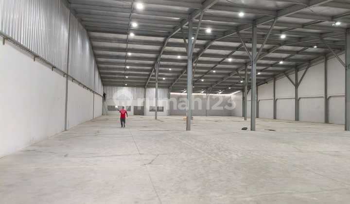 Good Warehouse Ready to Use in Cikokol Tangerang with 40" Access, Office Available