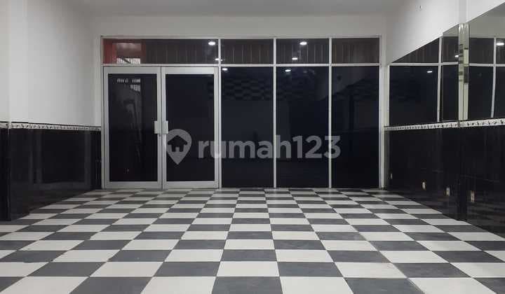 Shop House for Sale in Kosambi Baru, West Jakarta, 3 Floors, Good Condition, Ready to Occupy