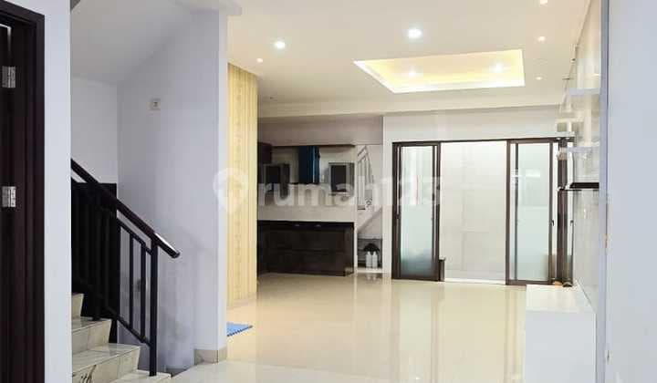 Nice House, Fully Renovated 2 Floors at Green Lake Size 6x18 Semi Furnished