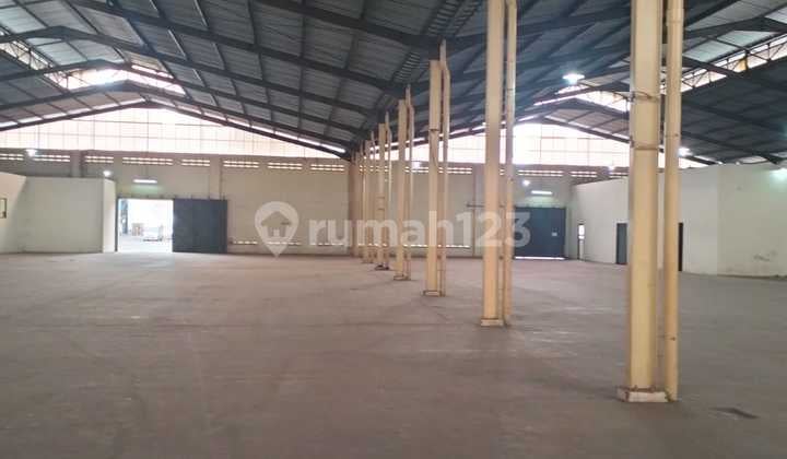 Gudang Besar Tinggi Akses Kontainer Siap Pakai di Soekarno Hatta Bandung