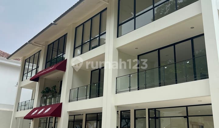 Ruko Siap Huni 3 Lantai 16x22 Posisi Hook Lippo Karawaci