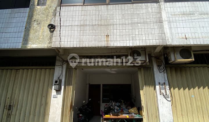 Ruko Stasiun Semut Strategis Tengah Kota 5lt Parkir Luas