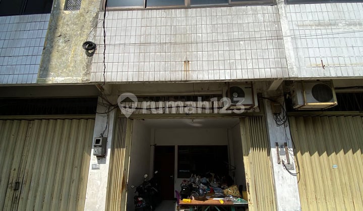 Ruko Stasiun Semut Strategis Tengah Kota 5lt Parkir Luas