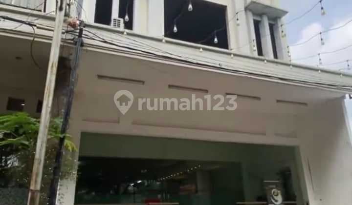 Tempat Usaha 3 Lantai O Jalan Hr Muhammad Sangat Strategis