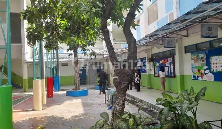 For Rent: 3-Storey Former School Building, Strategic for Business
