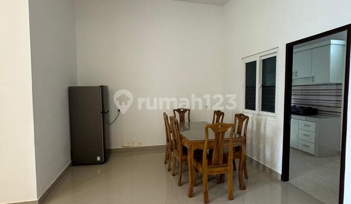 Rumah Jl Paris II Komplek Dazhill Symphoni, Full Furnished siap huni.