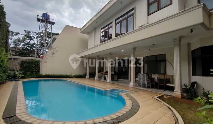Rumah 2 Lantai Jervois Park dengan Private Pool di Tb Simatupang Jakarta Selatan