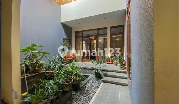 Rumah Terawat & Asri Lokasi Dekat Pusat Kota di Turangga