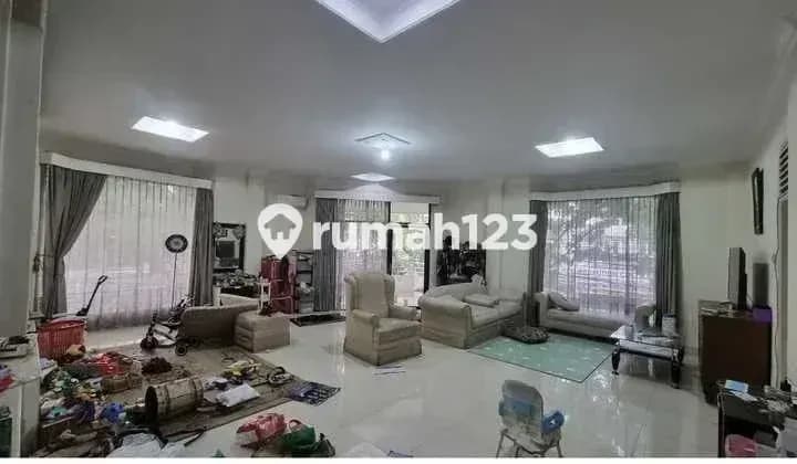 Luxury Shop House in a Super Crowded Location, Near Toll Access on Moch Toha