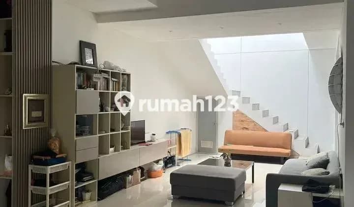 Rumah Cantik Siap Huni Dekat ke Pusat Kota di Sayap Buahbatu