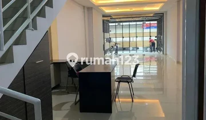 Ruang Usaha Elegan Desain Modern - Lokasi Tengah Kota di Lengkong