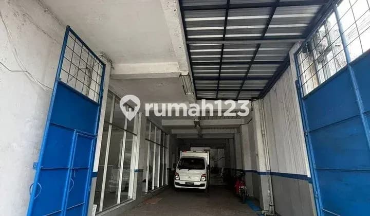 Disewakan Showroom dan Bengkel Siap Pakai di Soekarno Hatta