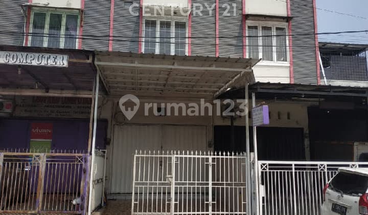 Shop House on the Side of the Main Road in Karawaci Housing, Suitable for Doctor's Practice