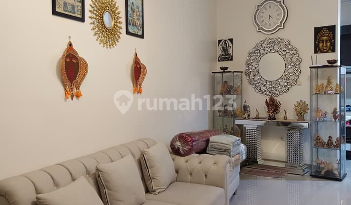 Dijual Rumah Posisi Hoek di Bangun Reksa