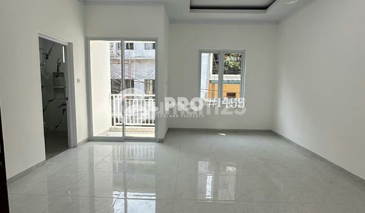 Dijual Rumah Baru 3 Lantai Siap Huni Bebas Banjir bisa KPR Bank di Duri Kepa Jakarta Barat