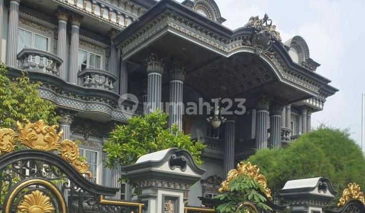Sultan House with Mini Golf in Citra Gran Cibubur