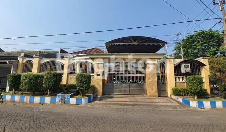 Rumah Classic semi furnish, siap huni di pusat kota sidoarjo