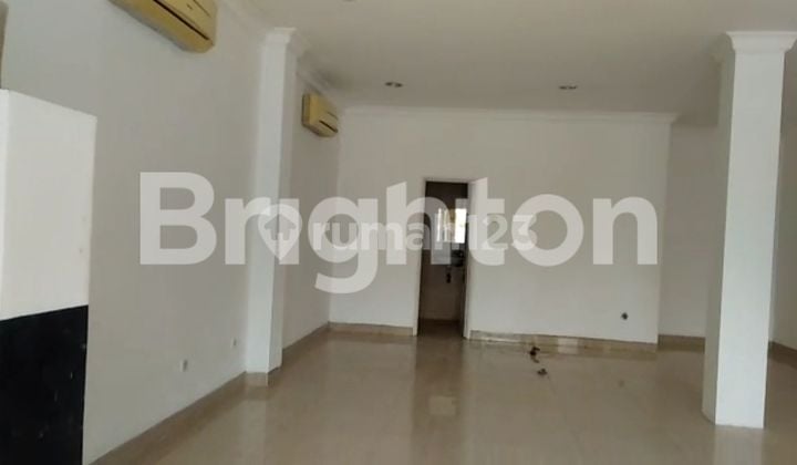 kan Ruangan strategis cocok untuk cafe, kantor, usaha apapun karena ada kos dan lokasi tengah kota surabaya